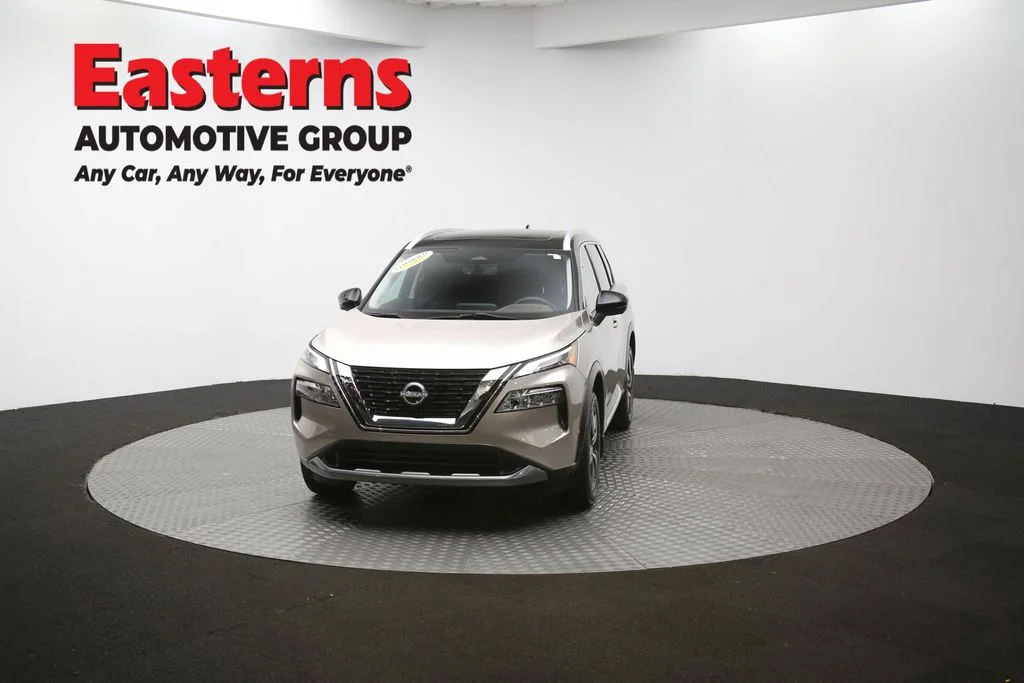 Used 2023 Silver Nissan SL image 54