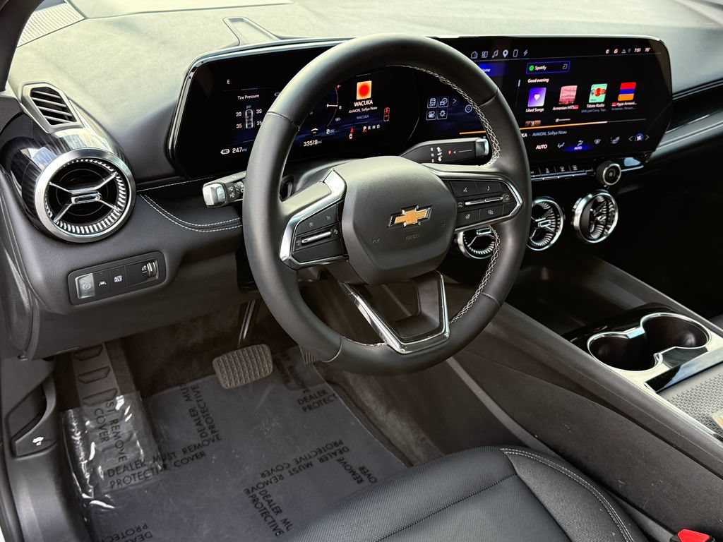 Used 2024 Summit White Chevrolet LT image 25