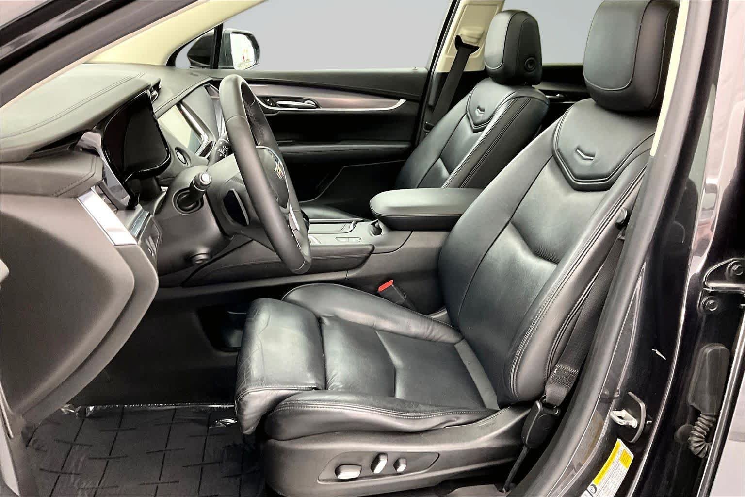 Used 2017 Dark Granite Metallic Cadillac Premium Luxury FWD image 11
