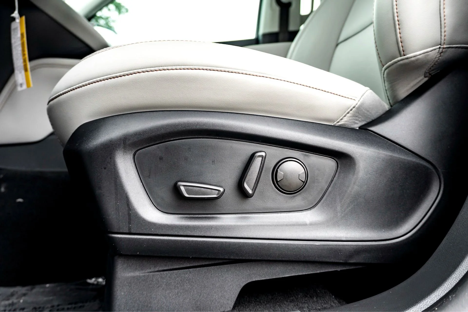 New 2026 Space White Metallic Ford Active image 8