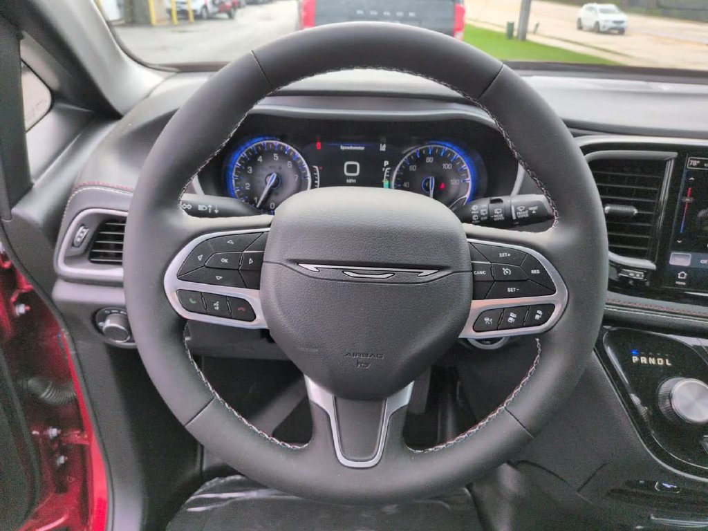 Used 2027 Red Chrysler Select image 20