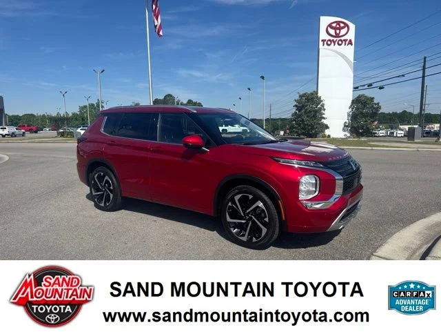 2024 Mitsubishi Outlander SEL 2WD's photo