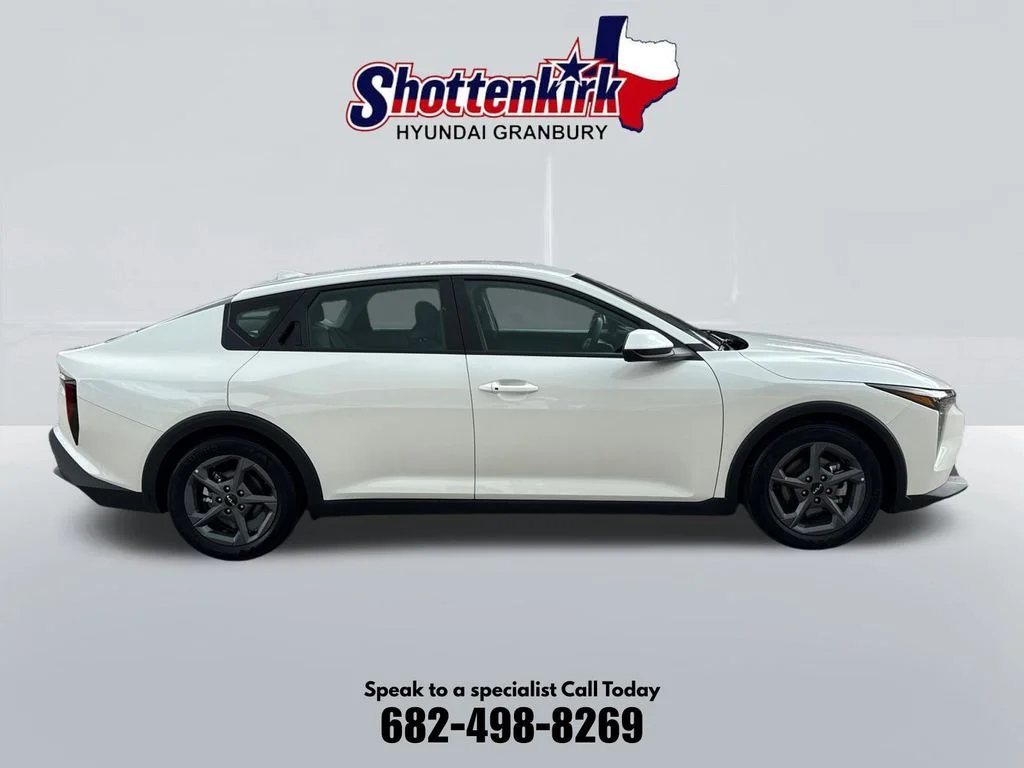 Used 2025 White Kia LXS image 5