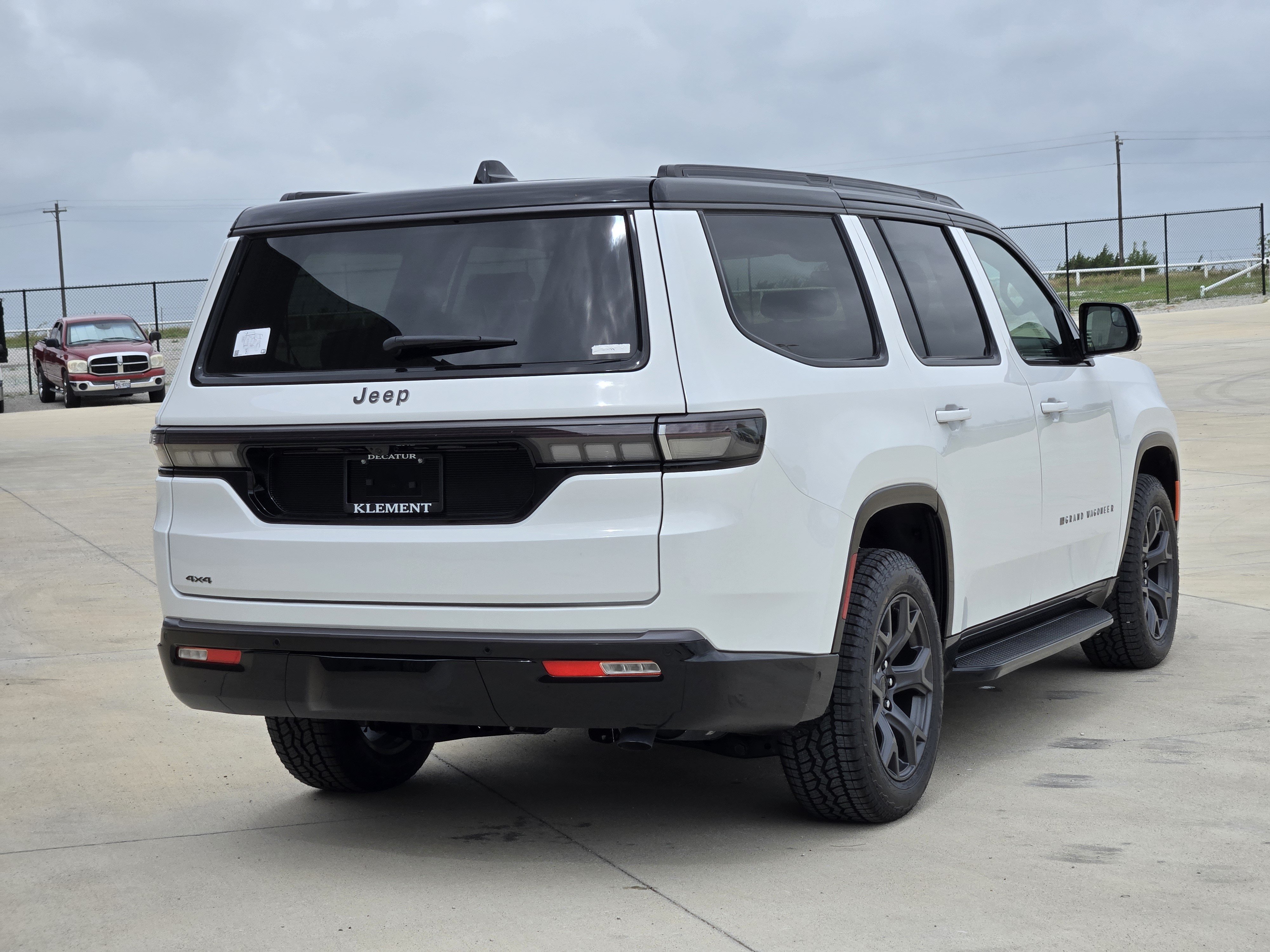 New 2026 Bright White Clear-Coat Exterior Paint Jeep Upland image 5