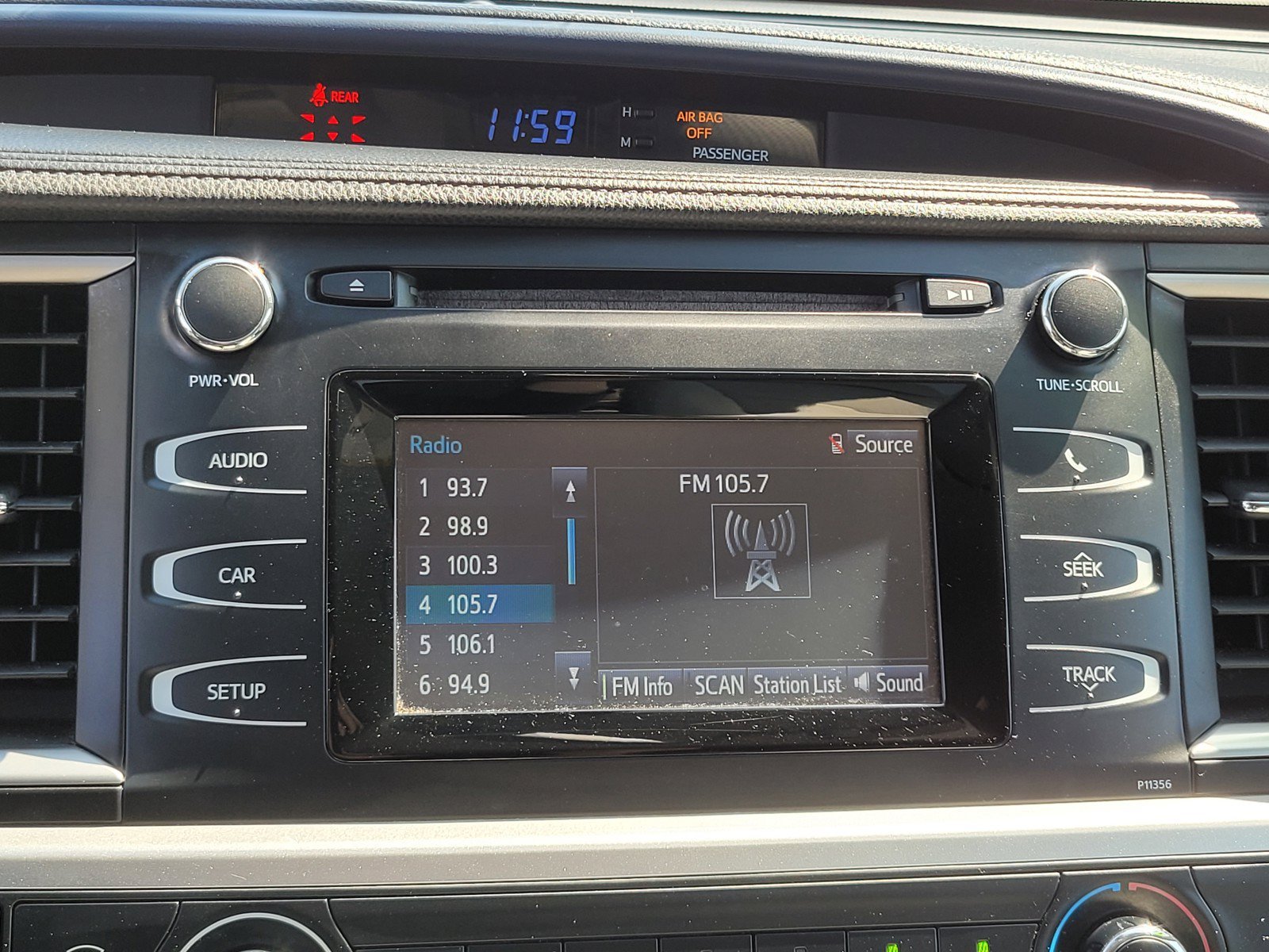 Used 2017  Toyota LE image 17
