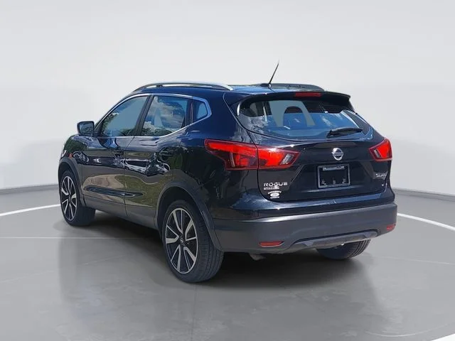 Used 2017 Black Nissan SL image 5