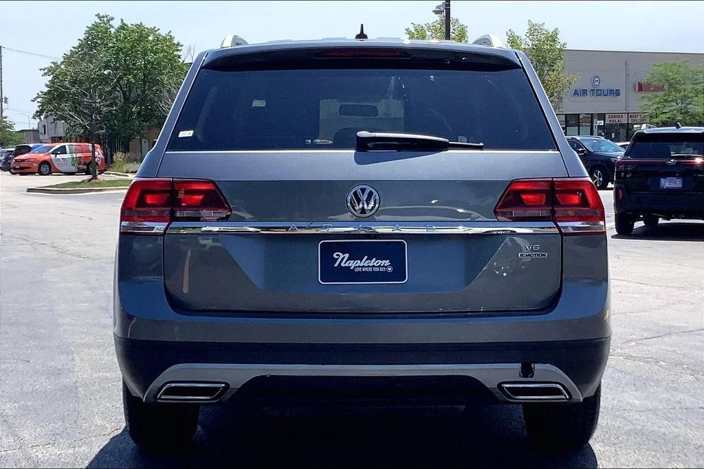 Used 2018 Gray Volkswagen S image 3