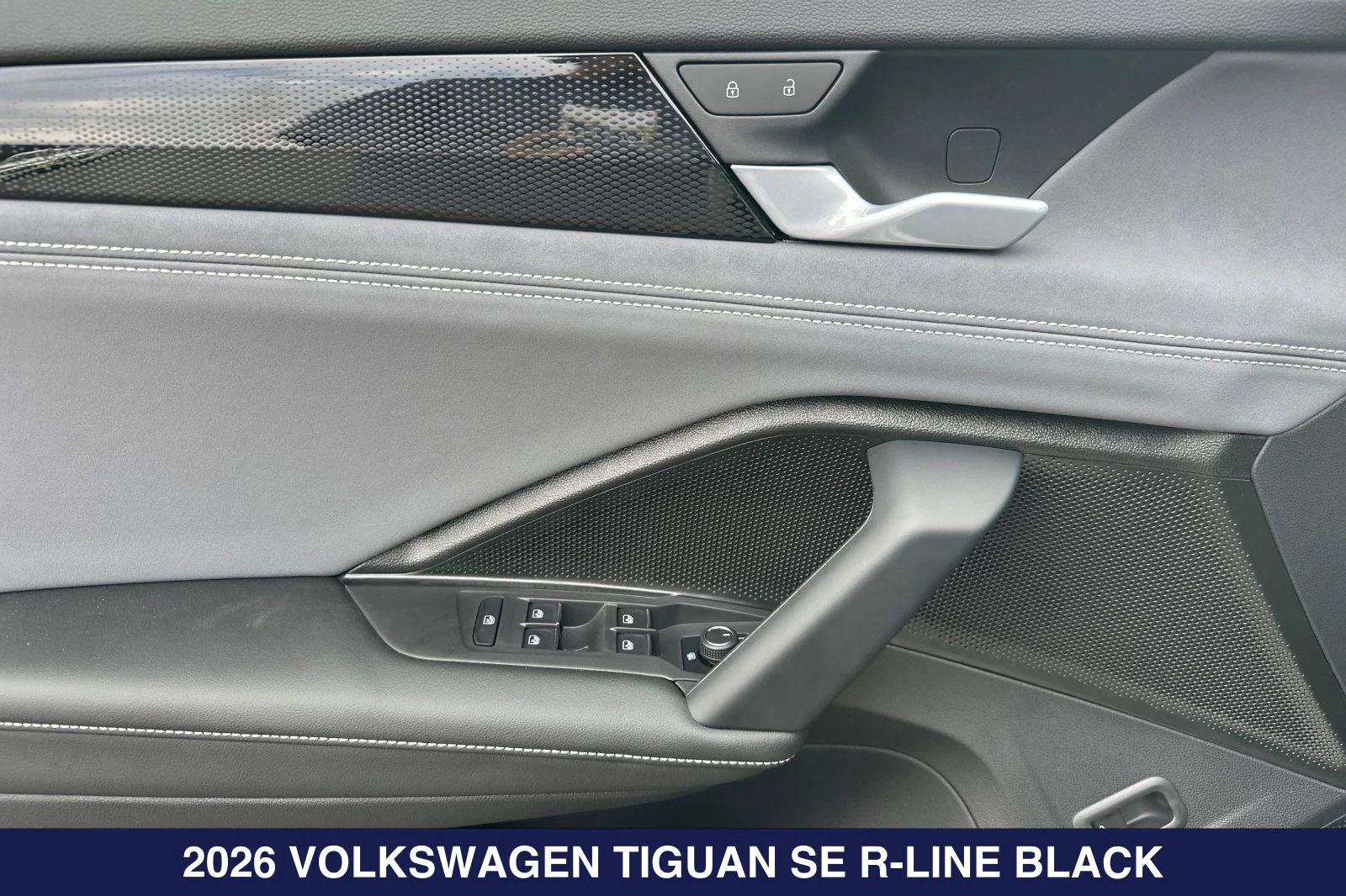 2026 Volkswagen Tiguan SE R-LINE BLACK - Photo 11
