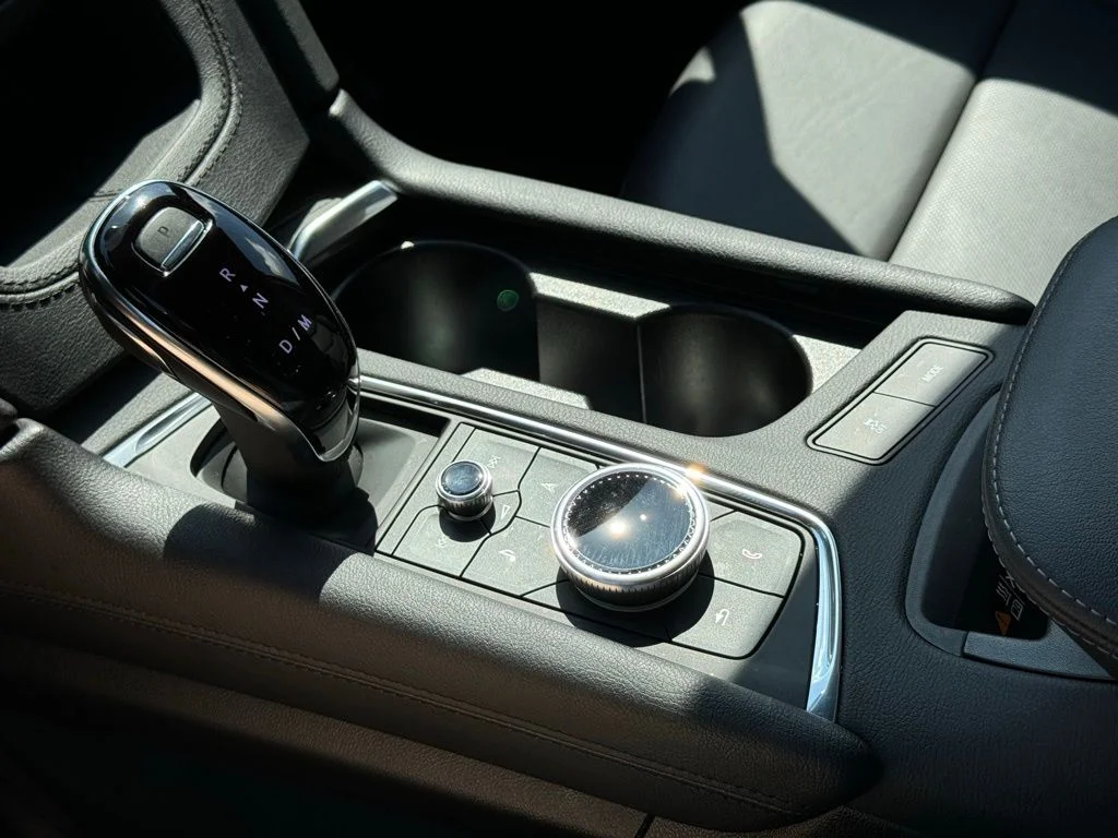 Used 2025 White Cadillac Premium Luxury image 35