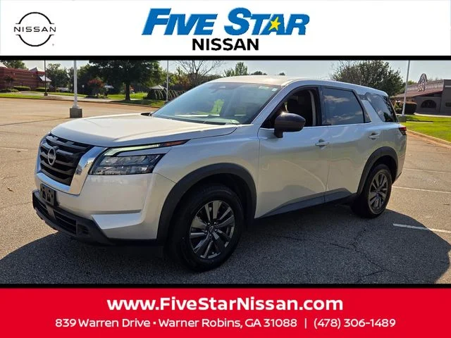 Used 2024 Silver Nissan S image 3