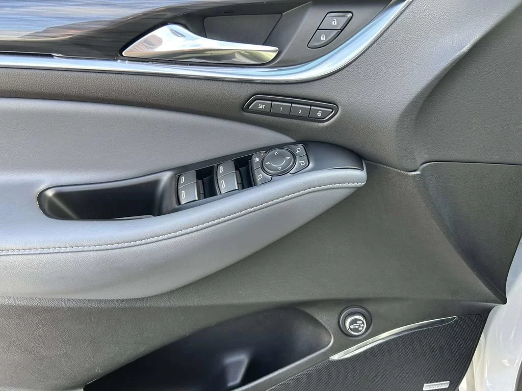 Used 2023 White Frost Tricoat Buick Premium image 17