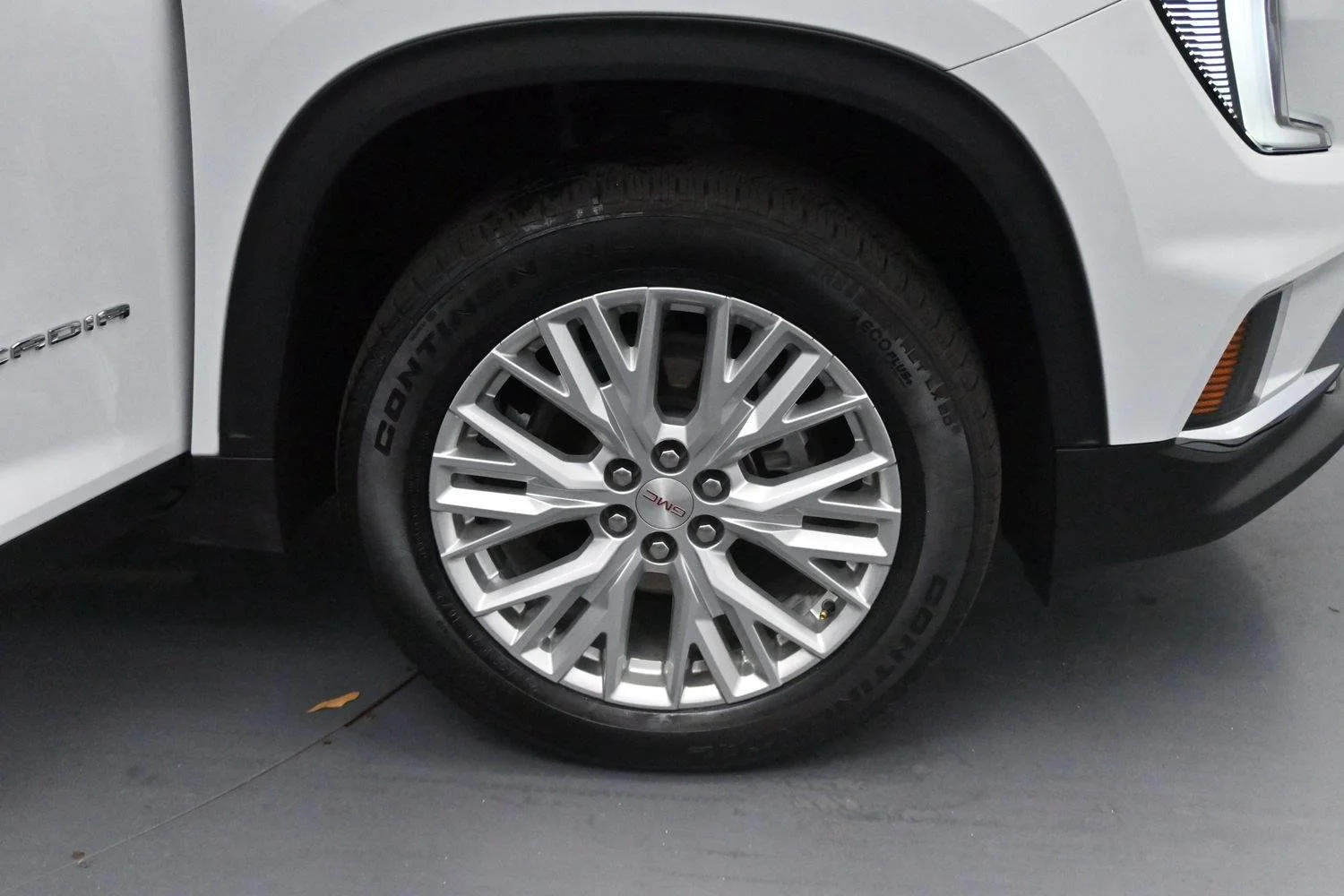 Used 2026 Summit White GMC Elevation image 34