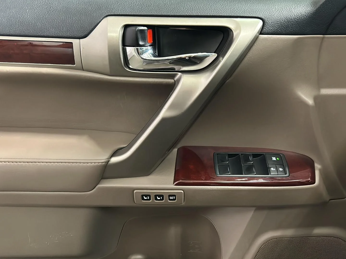 Used 2015 Black Onyx Lexus Premium image 6