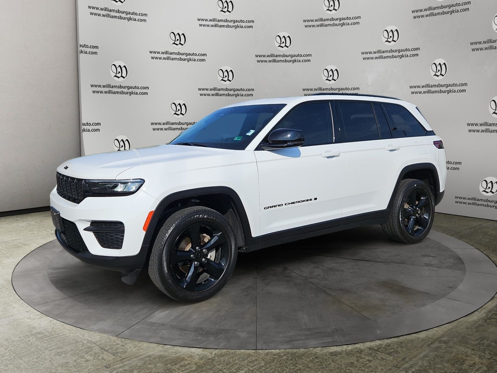 Used 2024 White Jeep Altitude image 1