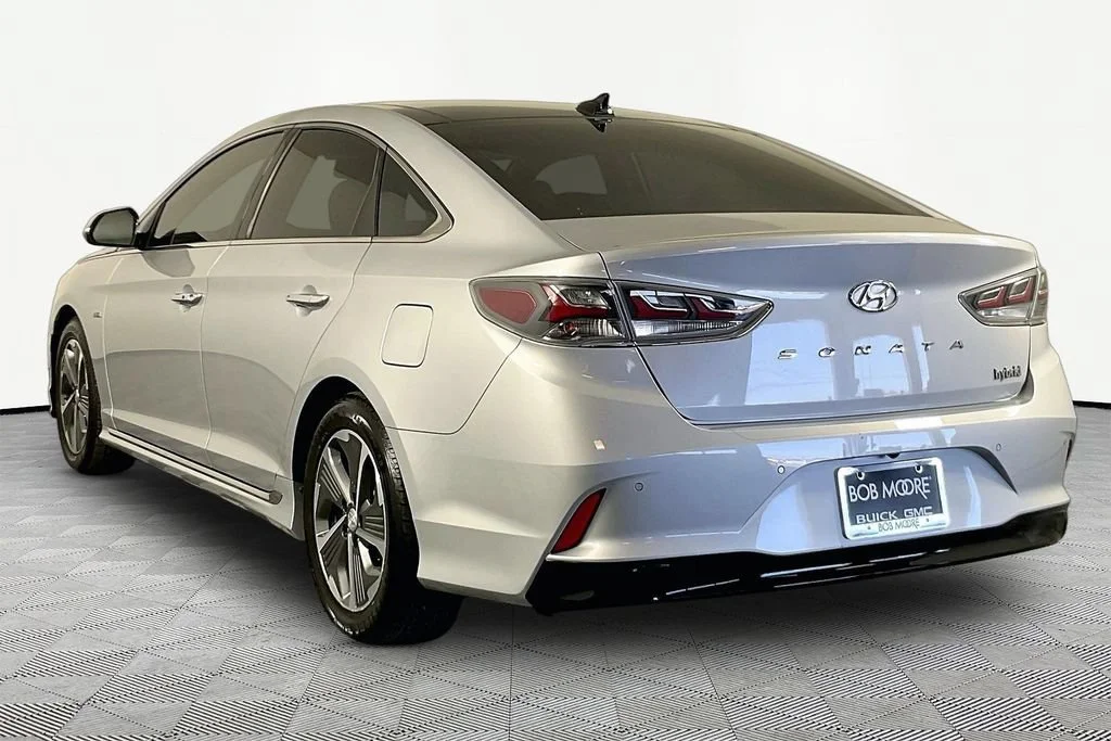 Certified Used 2019 Silver Hyundai Limited image 4