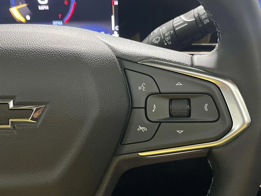 New 2026 Mosaic Black Metallic Chevrolet ACTIV image 20