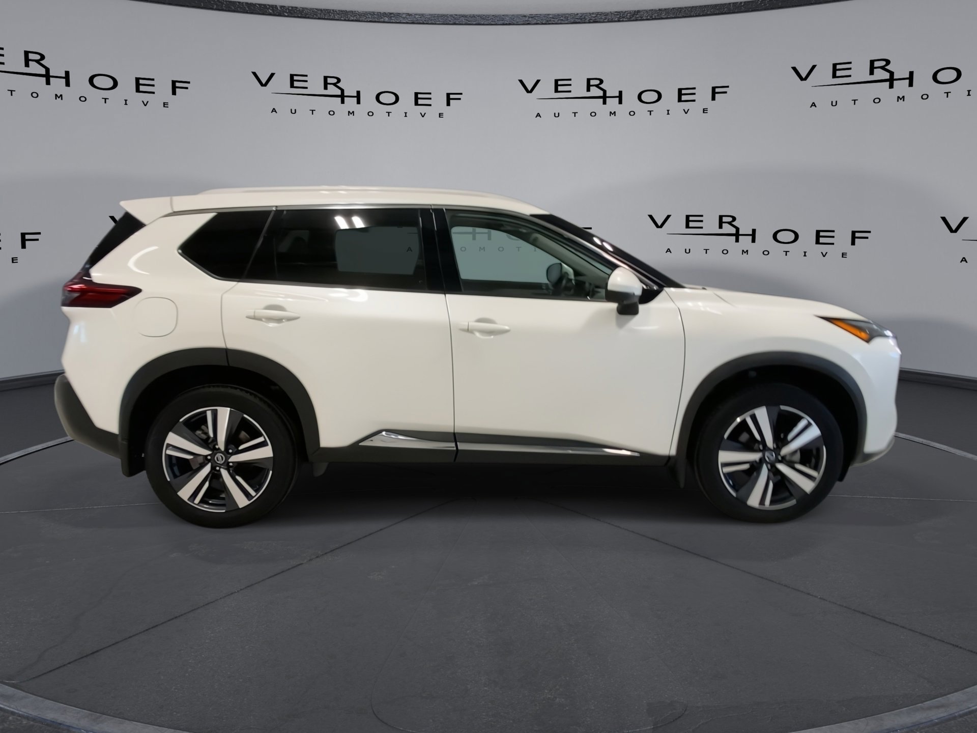 Used 2021 White Nissan SL image 9
