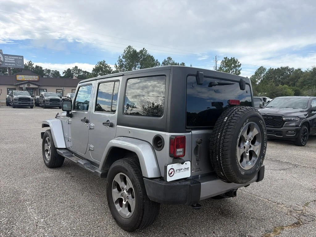 Used 2017 Silver Jeep Unlimited Sahara image 4