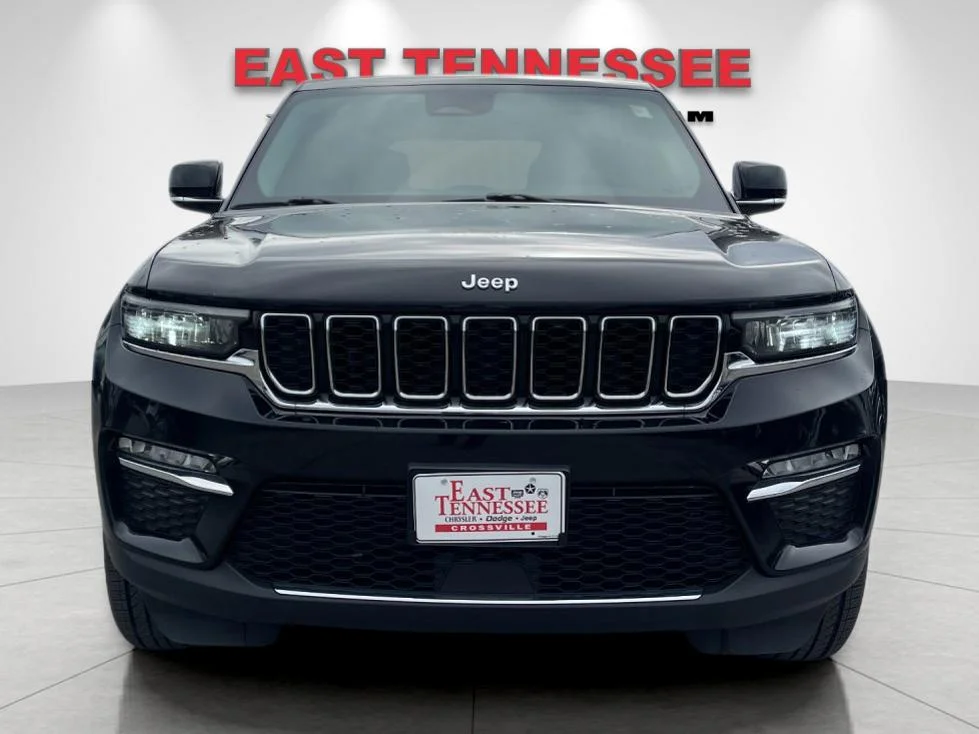 Used 2023  Jeep Limited image 9