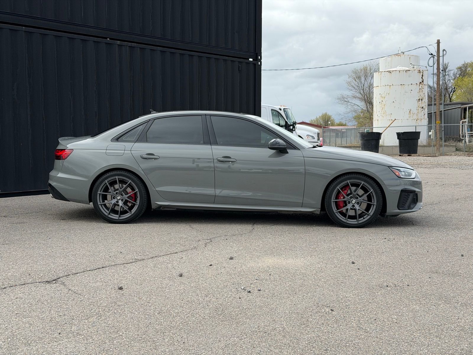 View vehicle photo 6