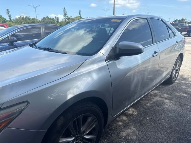 Used 2015 Silver Toyota SE image 4