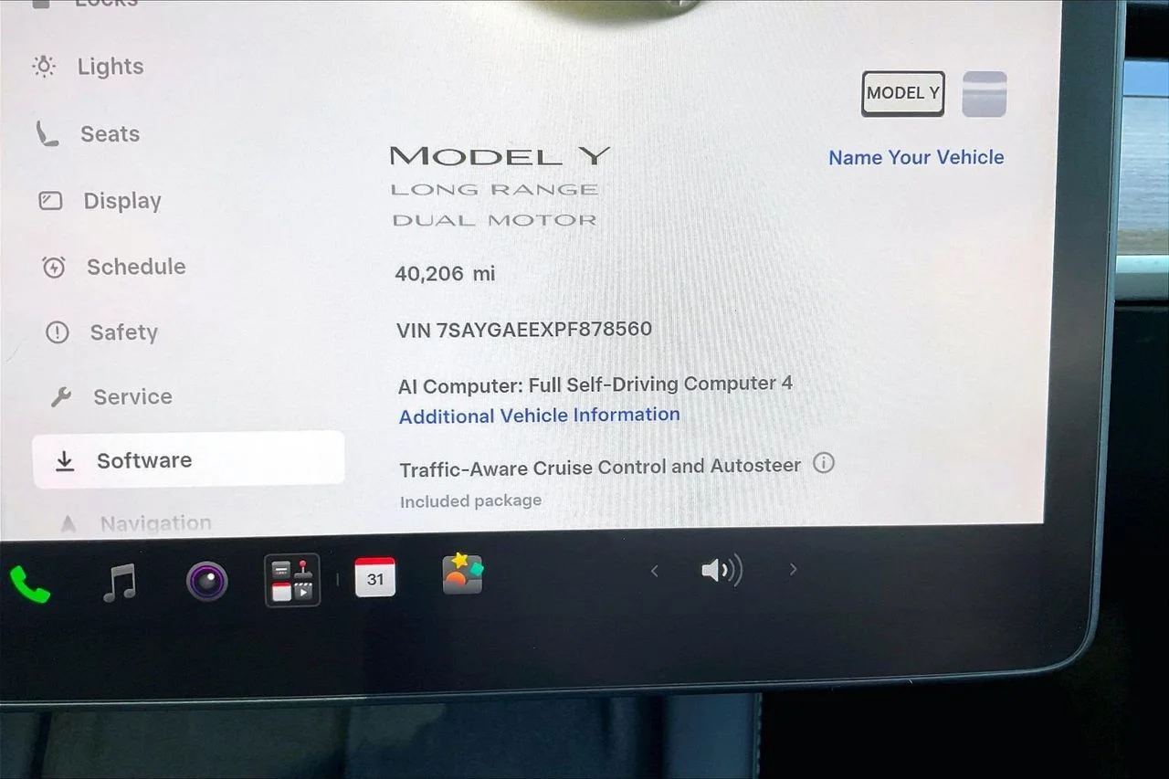 Used 2023  Tesla Long Range image 10