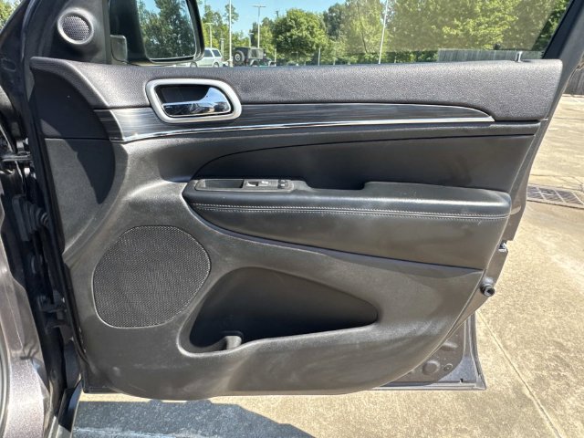 Used 2019 Gray Jeep Limited image 41