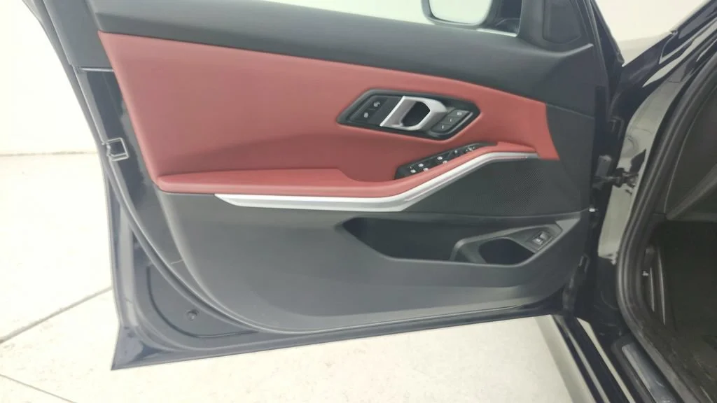 2025 BMW 3 Series 330i - Photo 23