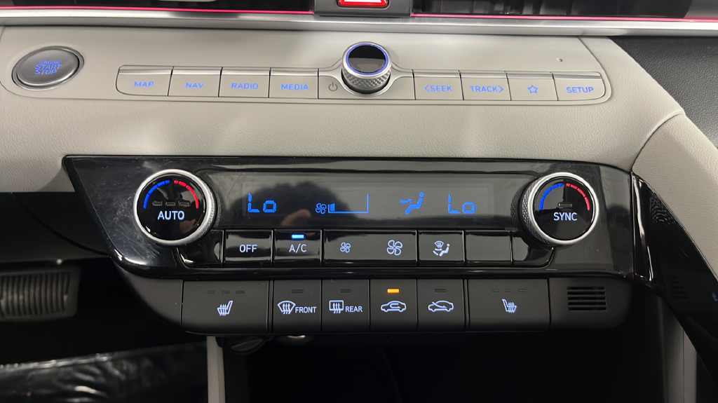2024 Hyundai Elantra Limited - Photo 32