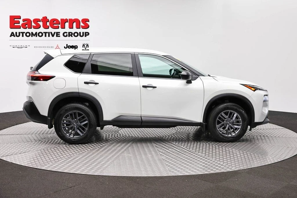 Used 2023 White Nissan S image 4