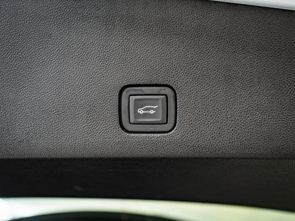 Used 2023 White Cadillac Sport image 18