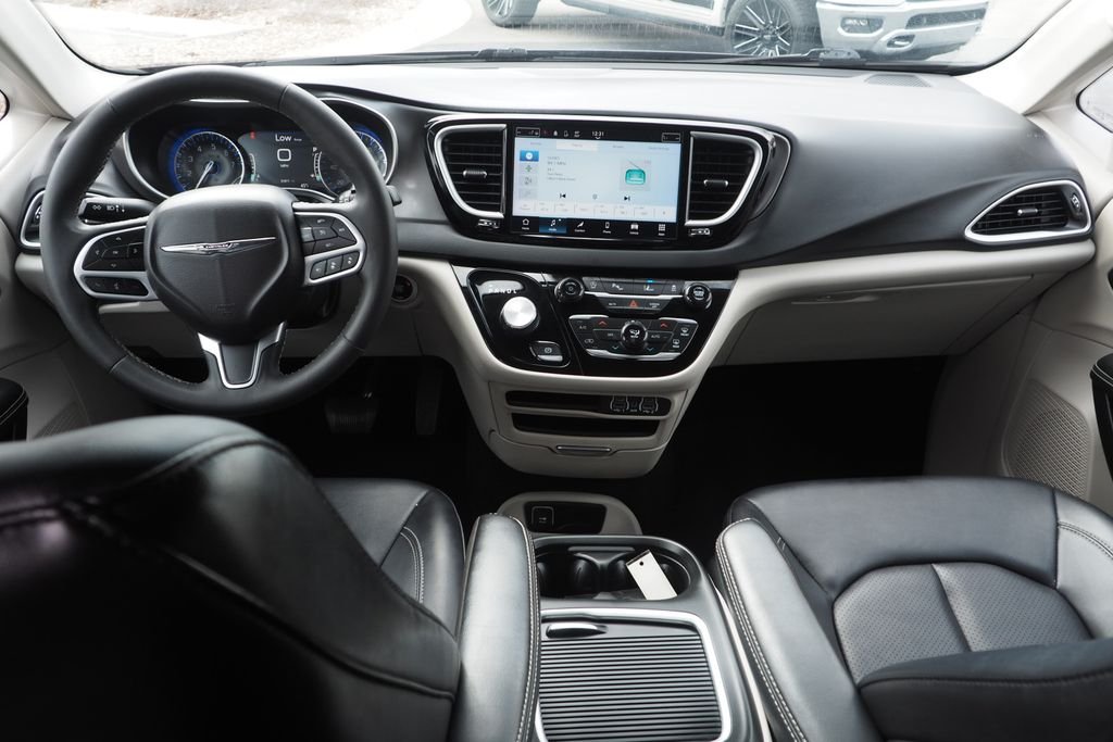 Used 2024 Black Chrysler Touring L image 16