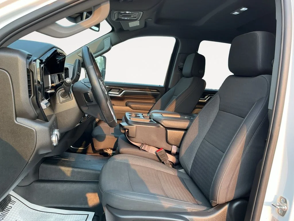 Used 2025 White GMC SLE image 11