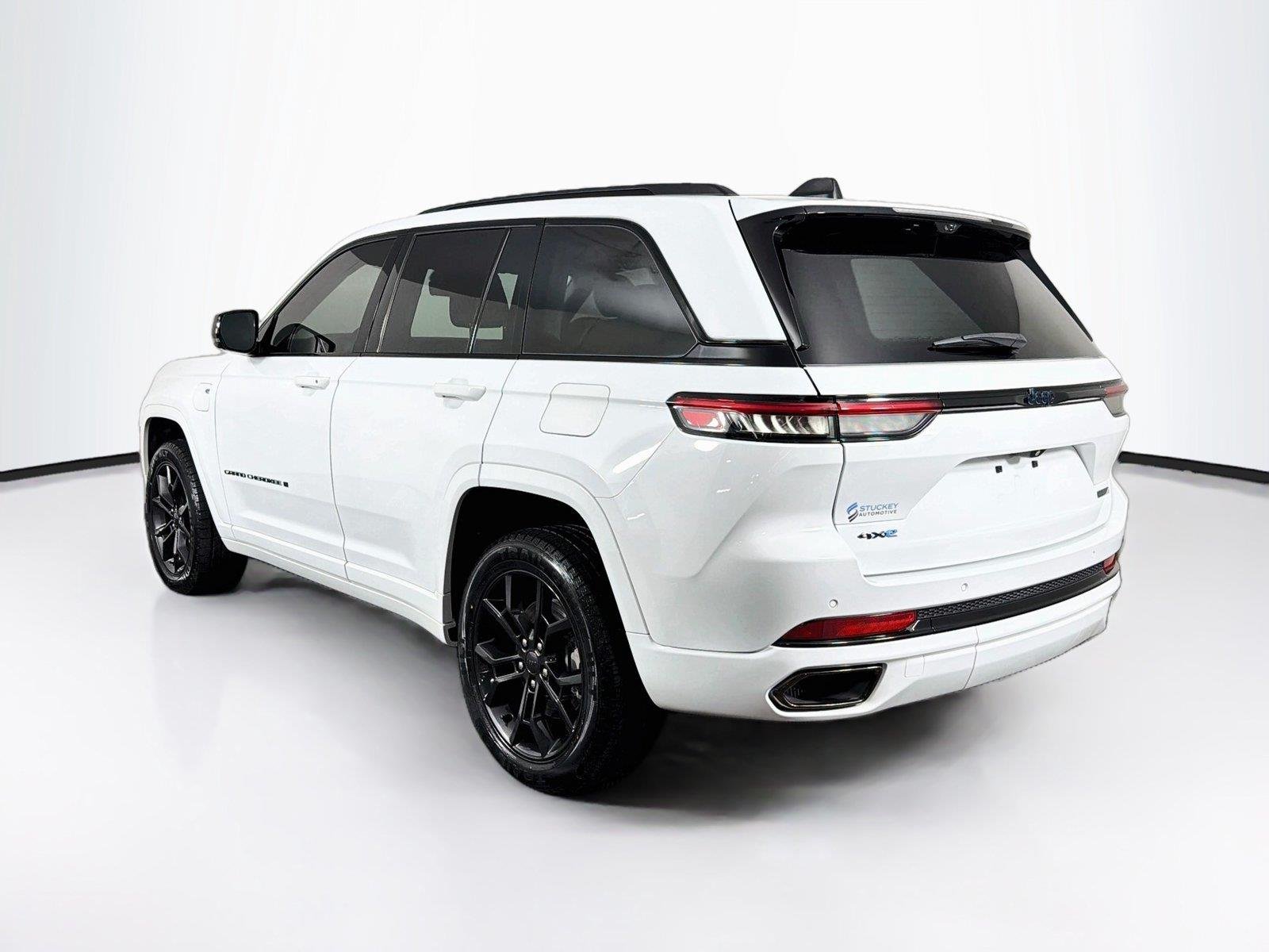 Used 2023  Jeep 30th Anniversary image 9