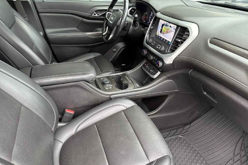 2022 GMC Acadia SLT - Photo 17