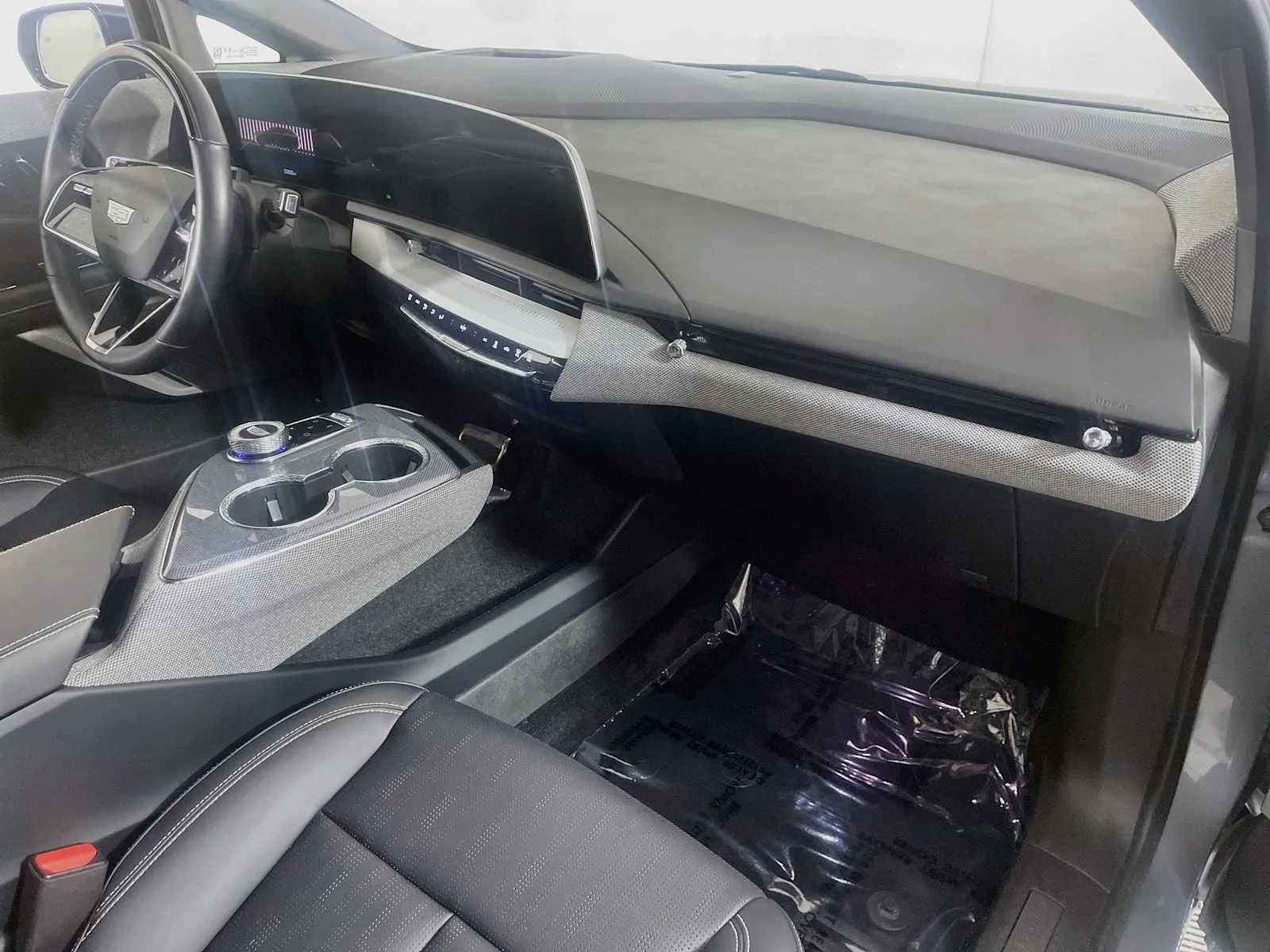 Used 2025 Argent Silver Metallic Cadillac Sport image 28