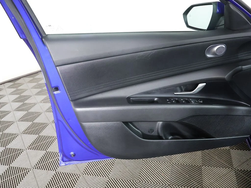 Used 2025 Blue Hyundai SE image 19
