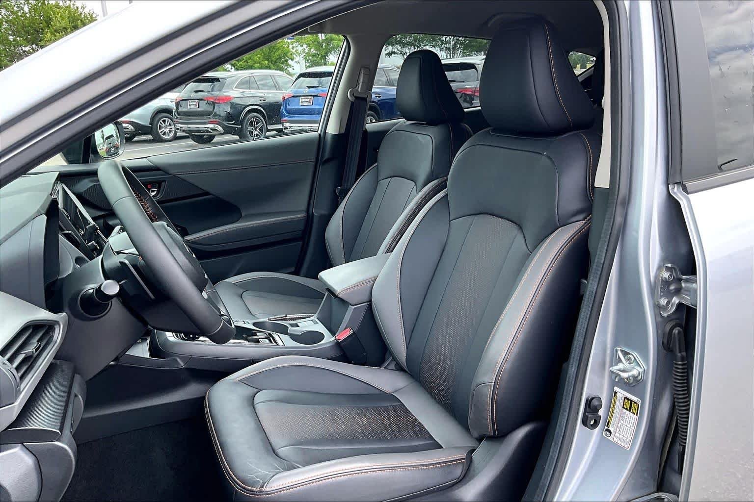 Used 2025 Ice Silver Metallic Subaru Limited image 8