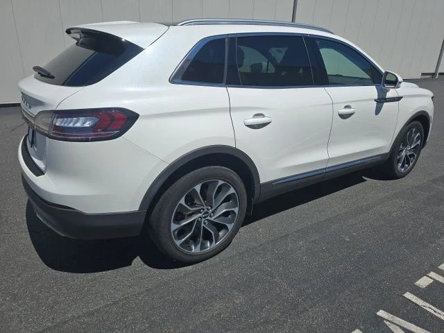 Used 2022 White Lincoln Reserve image 7
