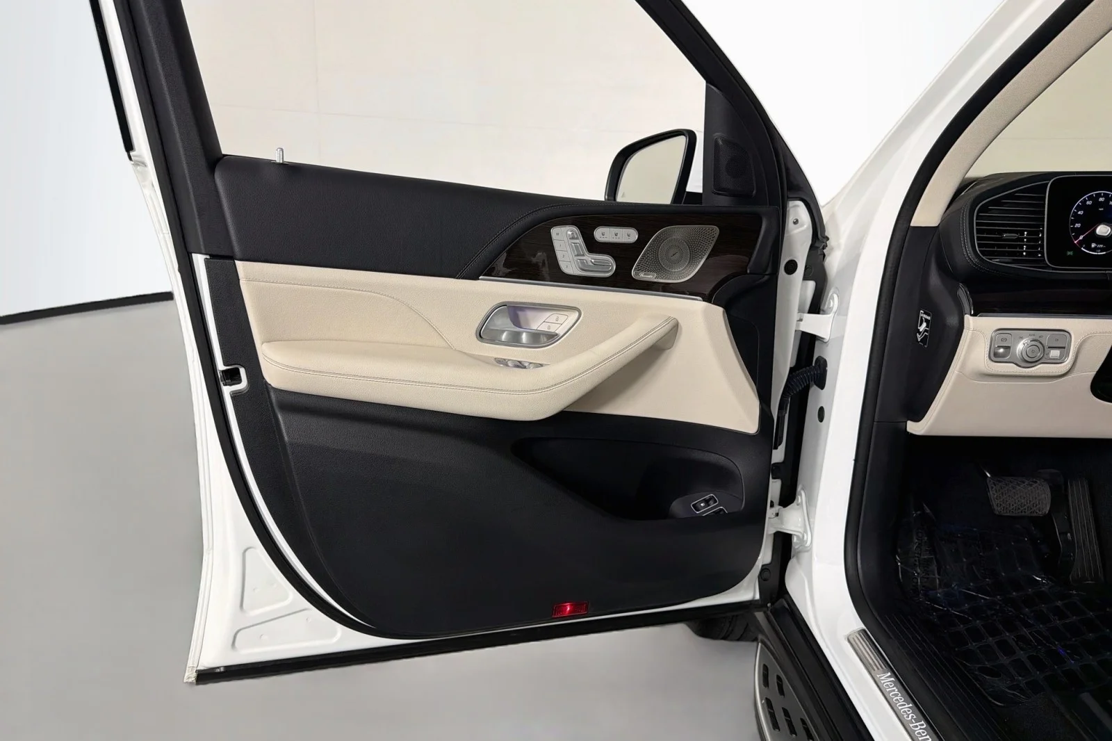 Certified Used 2024 Polar White Mercedes-Benz 450e image 21