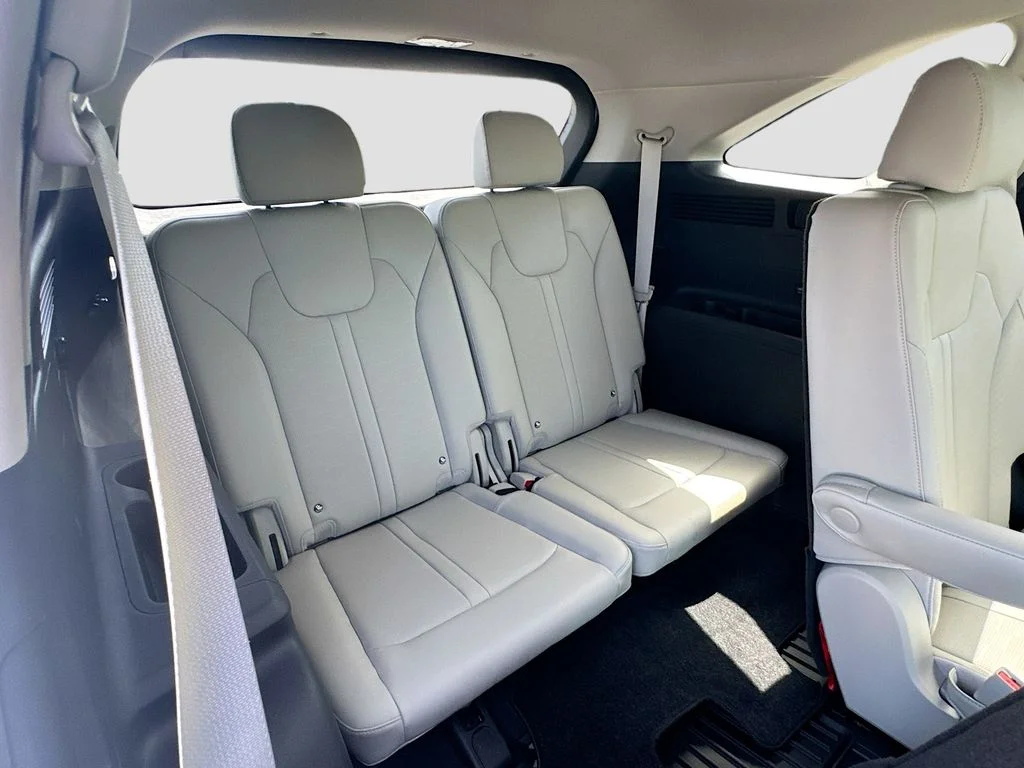 Used 2025 White Kia SX image 31