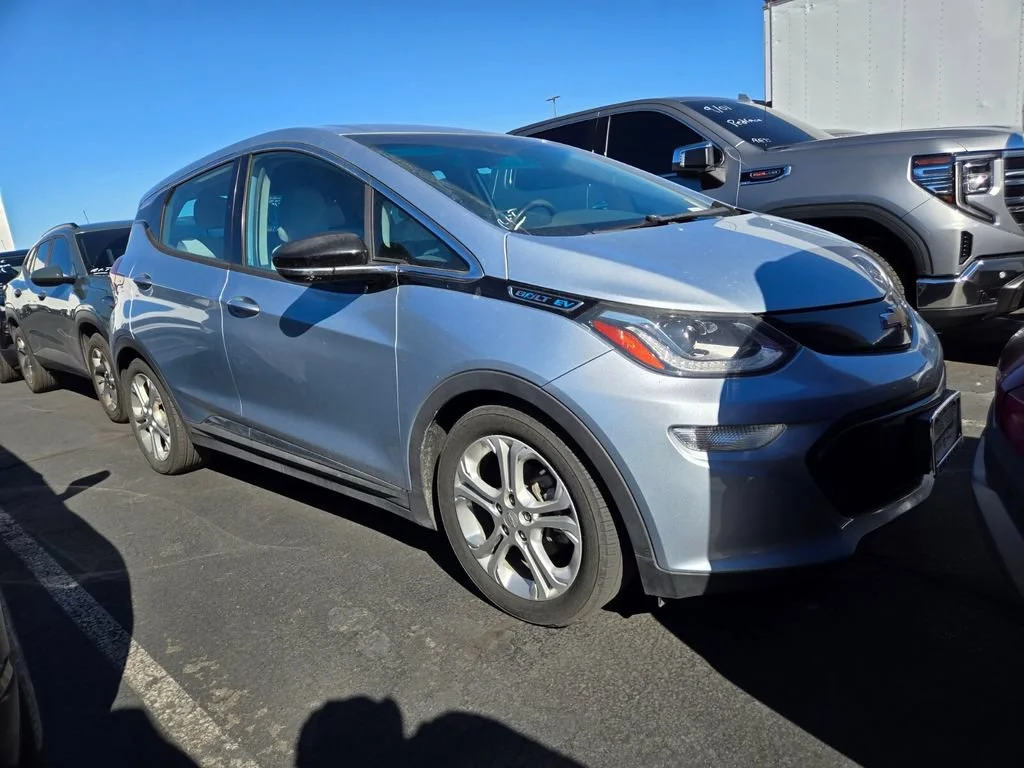 Used 2018 (Includes (TUS) Black grille.) Chevrolet LT image 1