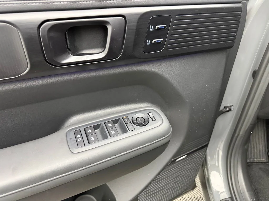 Used 2025 Gray Hyundai Calligraphy image 23