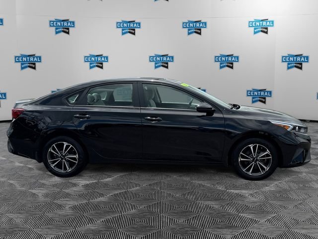 Used 2023 Black Kia LXS image 6