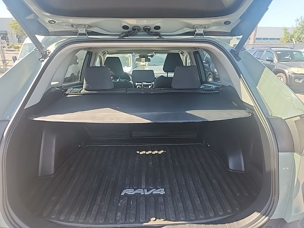 Used 2021  Toyota XLE image 18
