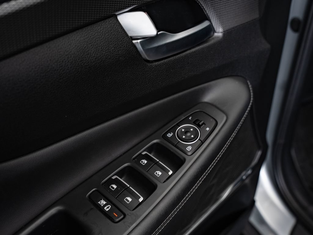 Used 2020 Shimmering Silver Pearl Hyundai SEL image 27