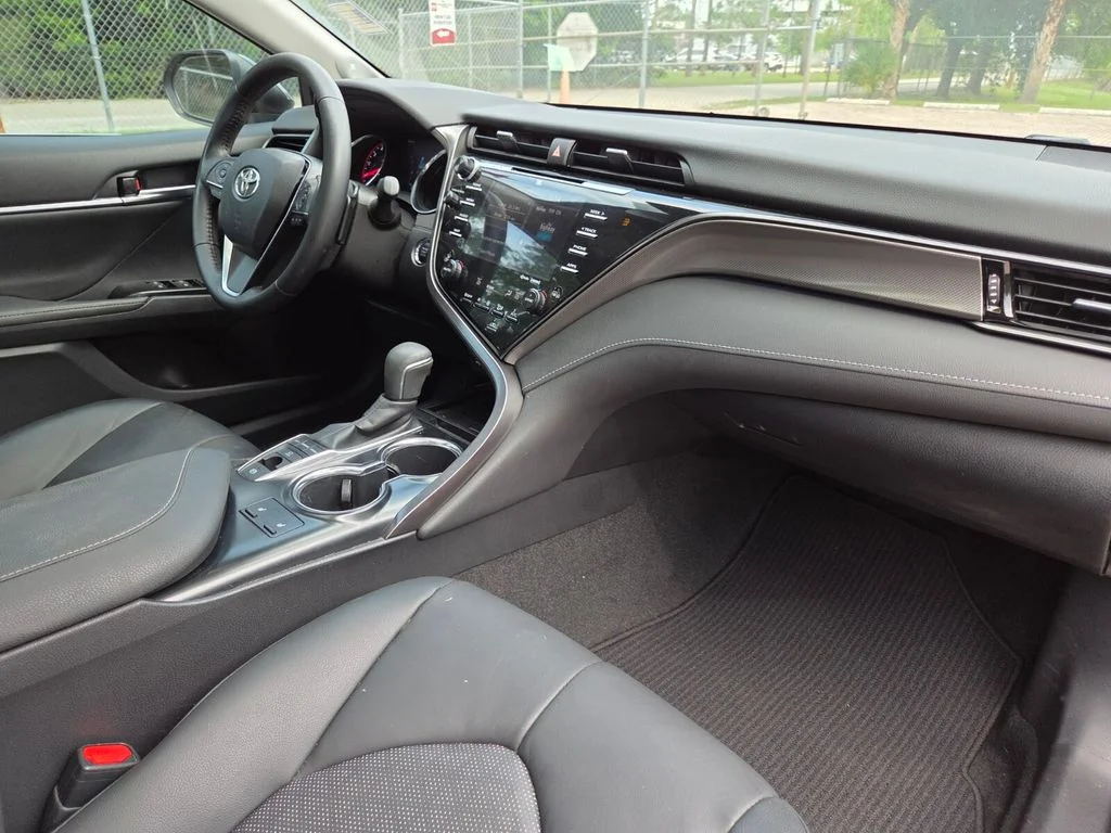 Used 2019 Blue Toyota XSE V6 image 13