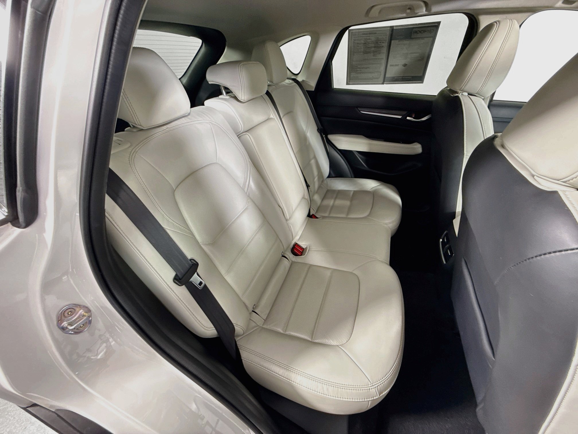 Used 2021 Snowflake White Pearl Mica Mazda Grand Touring image 29