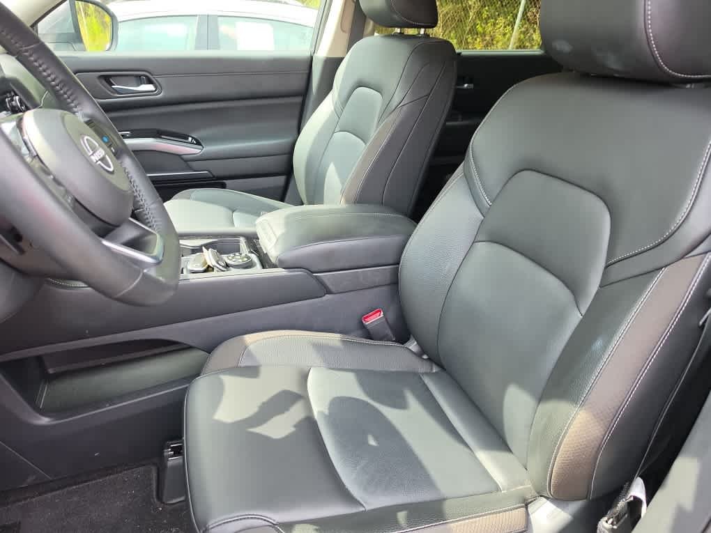 Used 2025 Gun Metallic Nissan SL image 21
