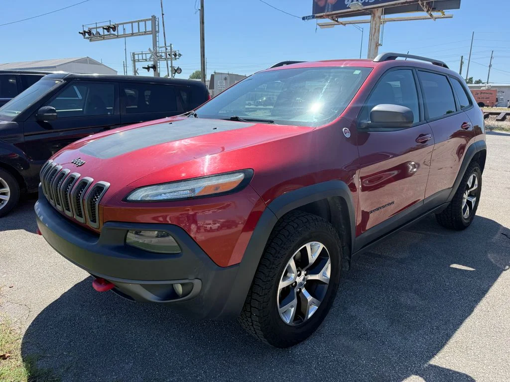 Used 2015 Red Jeep Trailhawk image 16